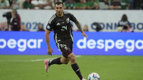 Luis Chávez durante un encuentro de la selección de México por Copa América 2024.