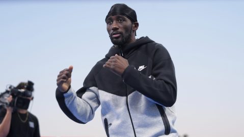 Terence Crawford durante una conferencia de boxeo menor en California.
