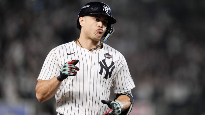 Giancarlo Stanton no ve acción con Yankees desde la Serie Mundial 2024 ante Dodgers.