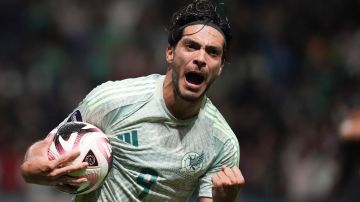 Raúl Jiménez comentó sobre la rivalidad con Argentina.