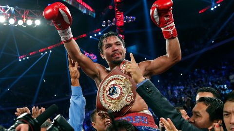 Manny Pacquiao se proclama campeón en peso wélter de la Organización Mundial de Boxeo (OMB) en 2013.