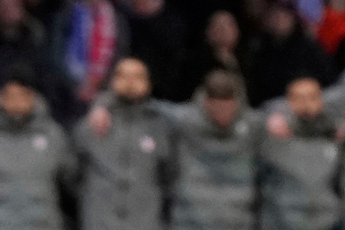 Julian Álvarez al ejecutar el penal ante el Real Madrid.