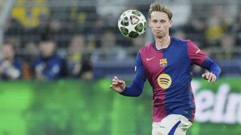 Frenkie de Jong durante un partido entre el Borussia Dortmund y el Barcelona.