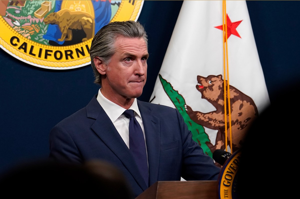 Newsom llama a mantener protestas pacíficas en Los Ángeles