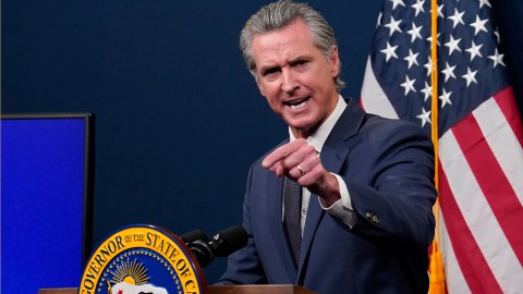 Newsom está demandando a Trump por enviar tropas sin la autorización del gobernador.