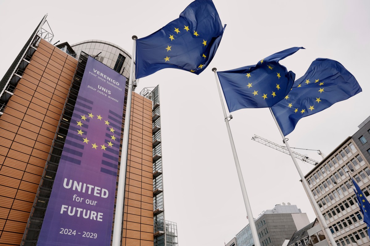 UE lamenta que Trump quiera doblar aranceles al acero, pero sigue agenda de negociación