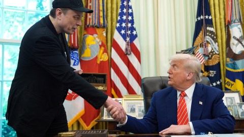 La iniciativa para hablar la habría tenido Musk.