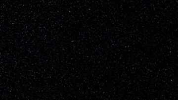 El presidente Donald Trump habla con la prensa bajo la lluvia tras llegar en el Air Force One a la Base Conjunta Andrews, Maryland, el viernes 30 de mayo de 2025.