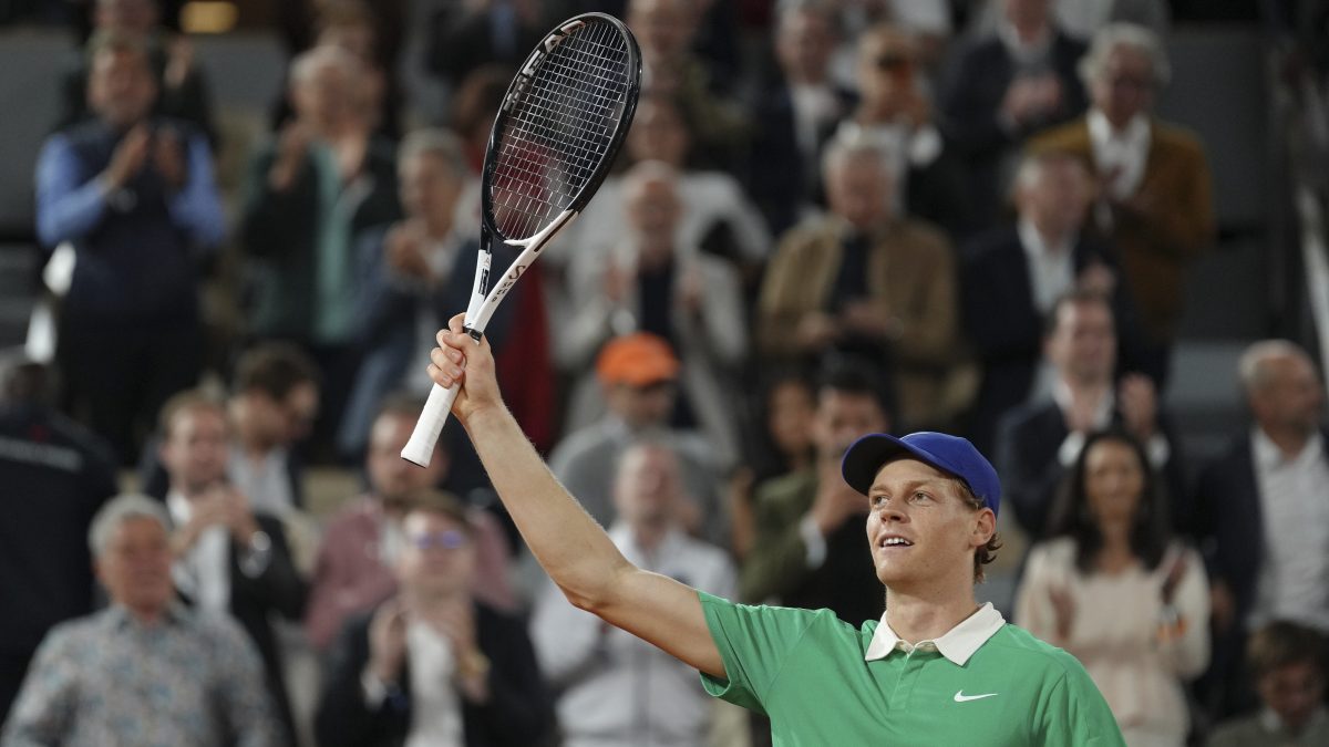 Jannik Sinner sigue con paso arrollador en Roland Garros tras vencer a Andrey Rublev