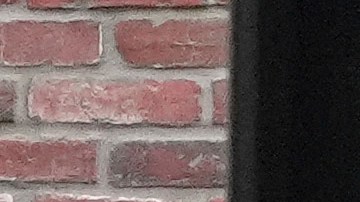 Agentes del Departamento de Policía de Boulder, Colorado, caminan por el centro comercial Pearl Street Mall, frente al juzgado del condado, donde ocurrió un ataque el lunes 2 de junio de 2025 en Boulder, Colorado.