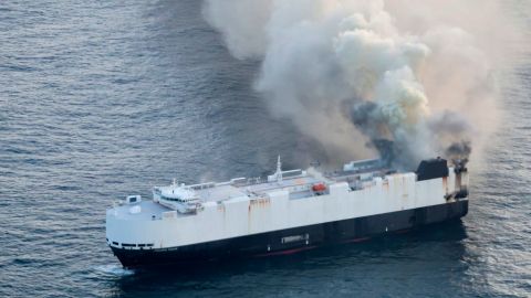 Hasta ayer por la tarde el incendio persistía.