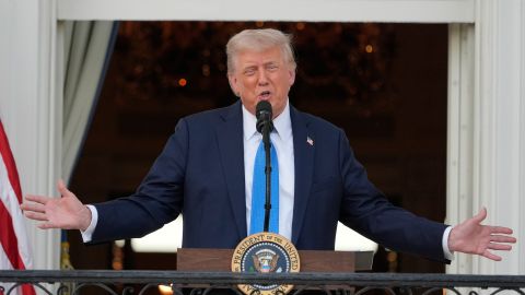 El presidente Donald Trump habla durante una velada de verano en el Jardín Sur de la Casa Blanca, el miércoles 4 de junio de 2025, en Washington.