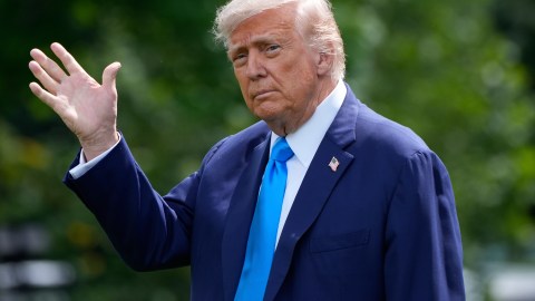Trump también firmó otra orden dirigida a que EE.UU. recupere el liderazgo en materia de aviones supersónicos,