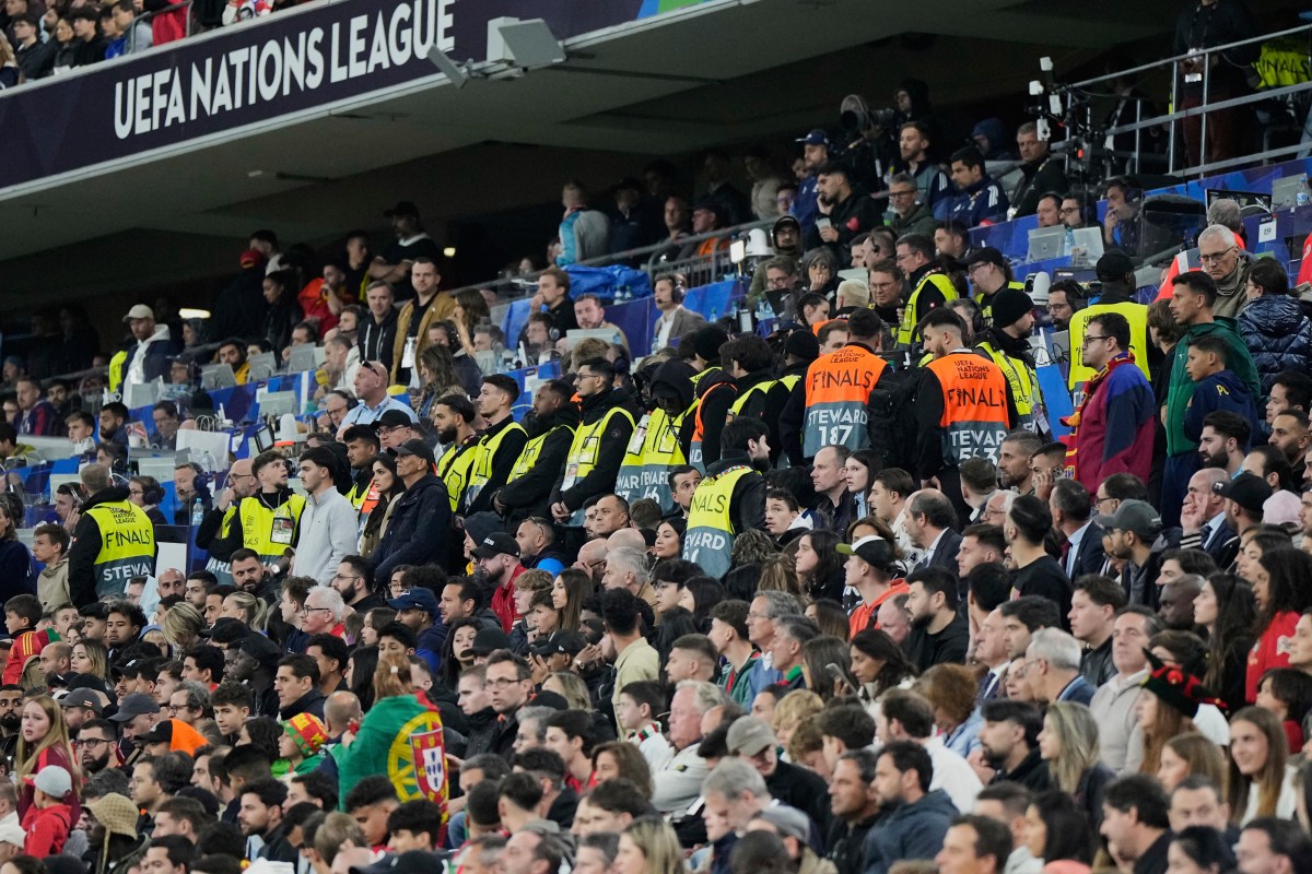 Murió aficionado al caer desde la tribuna en la UEFA Nations League