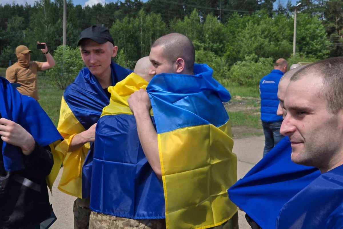 Ucrania y Rusia canjean primer grupo de prisioneros de guerra menores de 25 años
