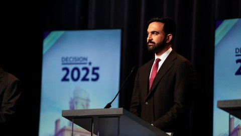 Los votantes que ya escogieron a su favorito en el período de votación anticipada se han decantado por Mamdani, que tiene una ventaja de 10 puntos sobre Cuomo, 41% a 31%.