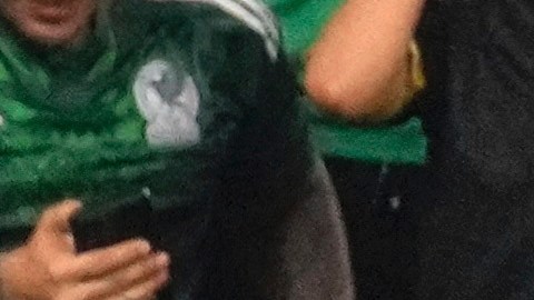 Édson Álvarez dedicó su gol a la gente de Los Ángeles.