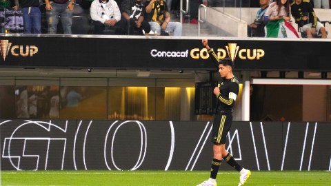 Édson Álvarez dedicó su gol a la gente de Los Ángeles.