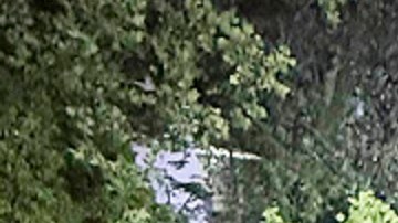 Un edificio en Fairmont sufrió un colapso parcial, dejando a residentes atrapados.