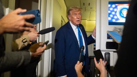 Trump descartó buscar un alto el fuego.