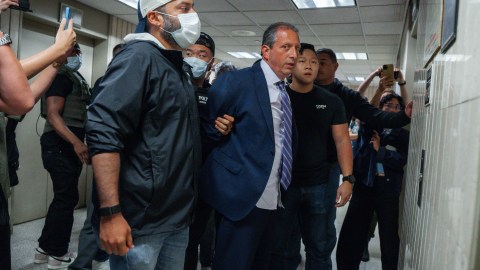 El contralor de NYC, Brad Lander, estuvo en poder de 'La Migra' durante varias horas.