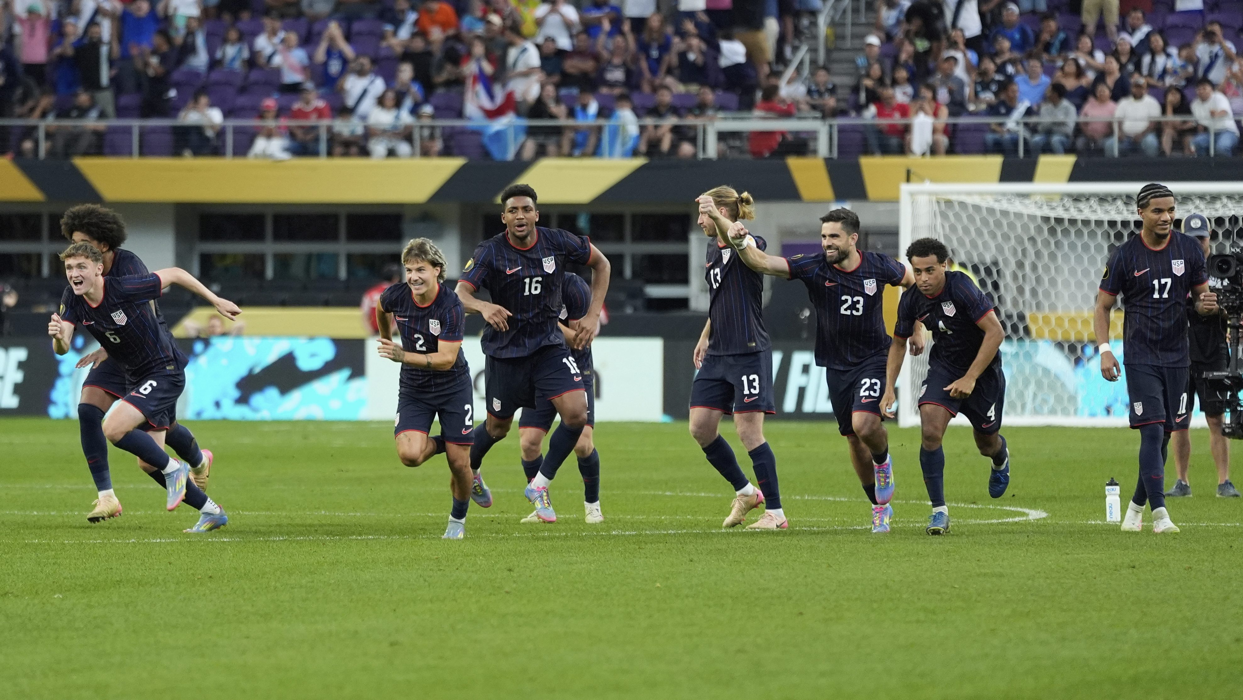 Estados Unidos sufre pero termina eliminando a Costa Rica en Copa Oro