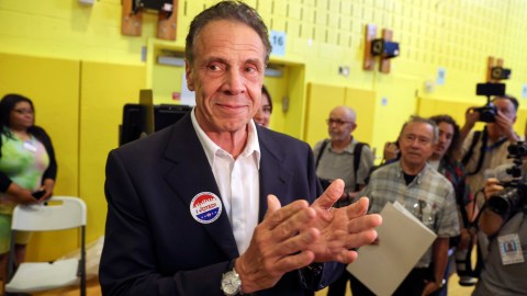 El ex gobernador Cuomo al votar el 24 de junio de 2025.