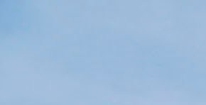 El calor extremo provocó que la calle se abultara y reventara.