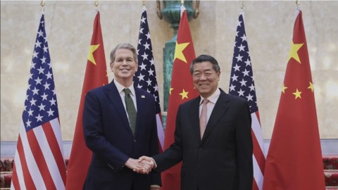 El viceprimer ministro chino, He Lifeng y el secretario del Tesoro de EE.UU., Scott Bessent, sostuvieron una reunión para restablecer el comercio entre ambos países.