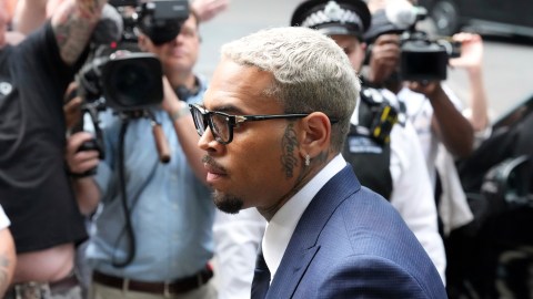 Chris Brown enfrenta un prodeso judicial en Londres.