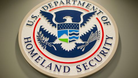 DHS detuvo a más de 70 migrantes en un club nocturno dirigido por un cártel en Carolina del Sur