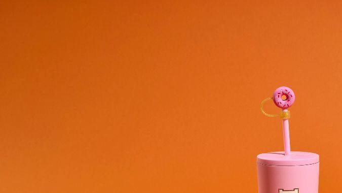 Vaso de acero Stanley con pajita.