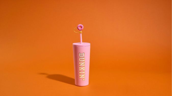 Vaso de acero Stanley con pajita.