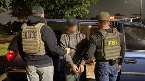 El hombre de 39 años entró al país sin papeles por California en 2023, indicaron las autoridades.