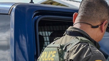 ICE ha firmado nuevos acuerdos con policías locales y estatales para operaciones contra inmigrantes.