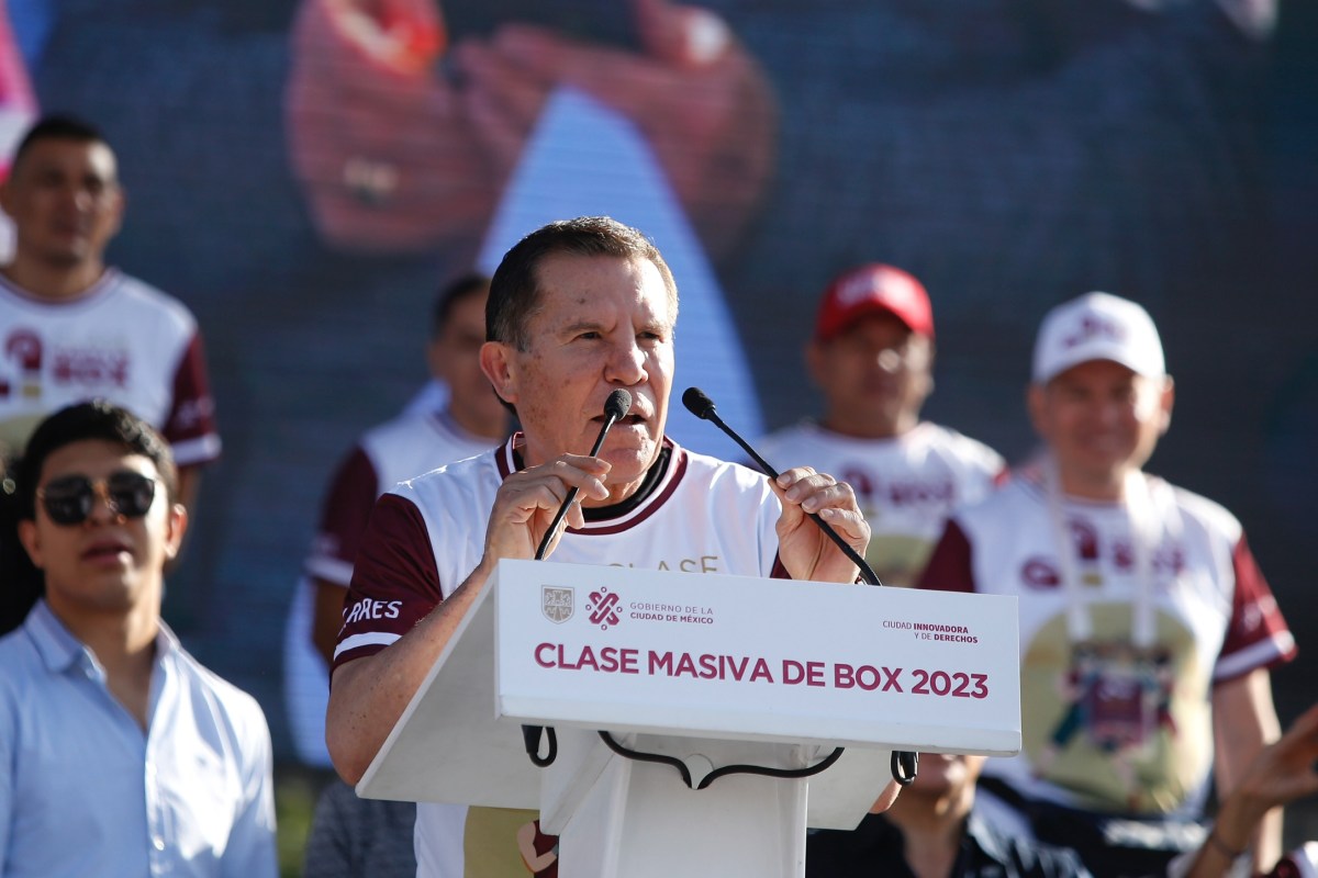 Julio César Chávez minimiza al boxeo y aplaude las peleas de la MMA