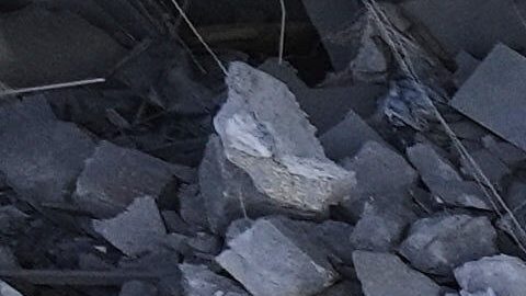 Escombros de edificios residenciales destruidos por un ataque con misiles iraníes.