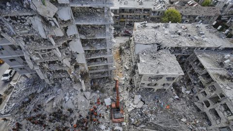 Escombros de edificios residenciales destruidos por un ataque con misiles iraníes.