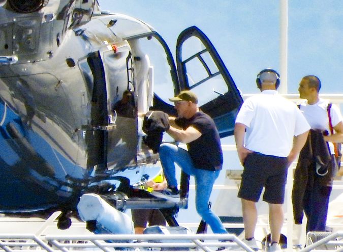 Jeff Bezos fue visto abordando un helicóptero junto a su prometida.