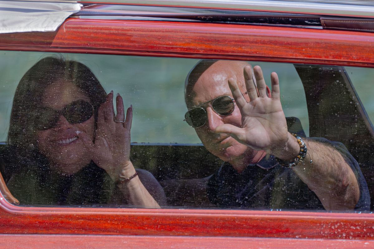 Comparten fotos de Jeff Bezos y Lauren Sánchez en Venecia