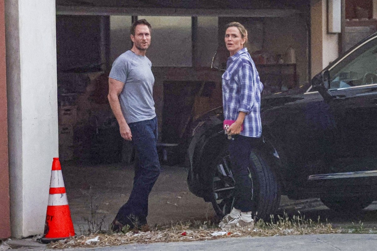 Jennifer Garner se deja ver con su novio en Los Ángeles