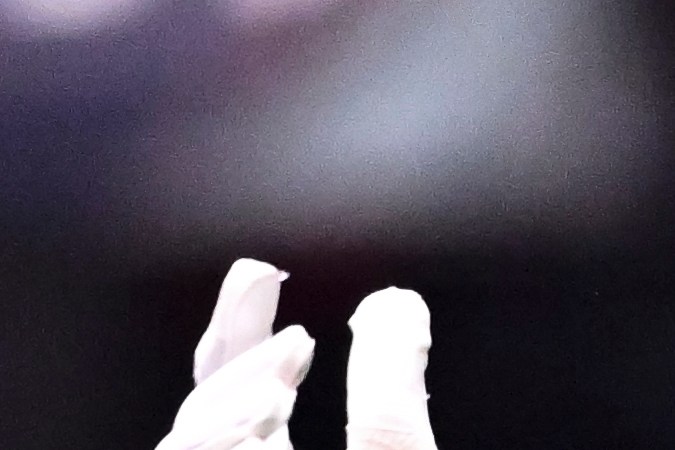 Jimmie Ward (20), safety de los Houston Texans, ingresa al campo antes del partido contra los Miami Dolphins durante un partido de fútbol americano de la NFL, el domingo 15 de diciembre de 2024 en Houston. (Foto AP/Maria Lysaker)