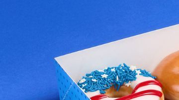 Conoce los nuevos sabores de la colección patriótica de Krispy Kreme.