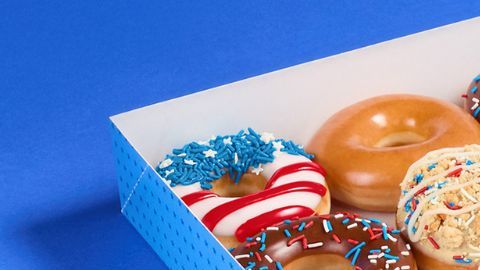 Conoce los nuevos sabores de la colección patriótica de Krispy Kreme.