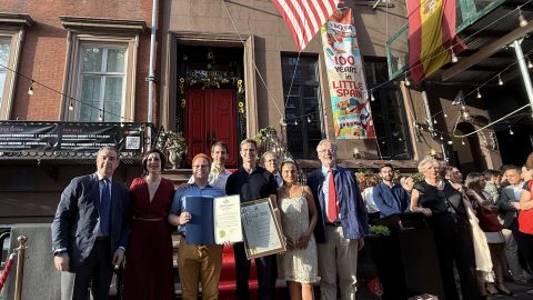 La Nacional fue reconocida por el Estado de Nueva York y el distrito de Manhattan por sus 100 años en la calle 14.