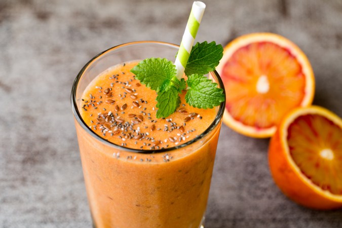 La papaya combinada con el cacao proporciona una alta dosis de antioxidantes.