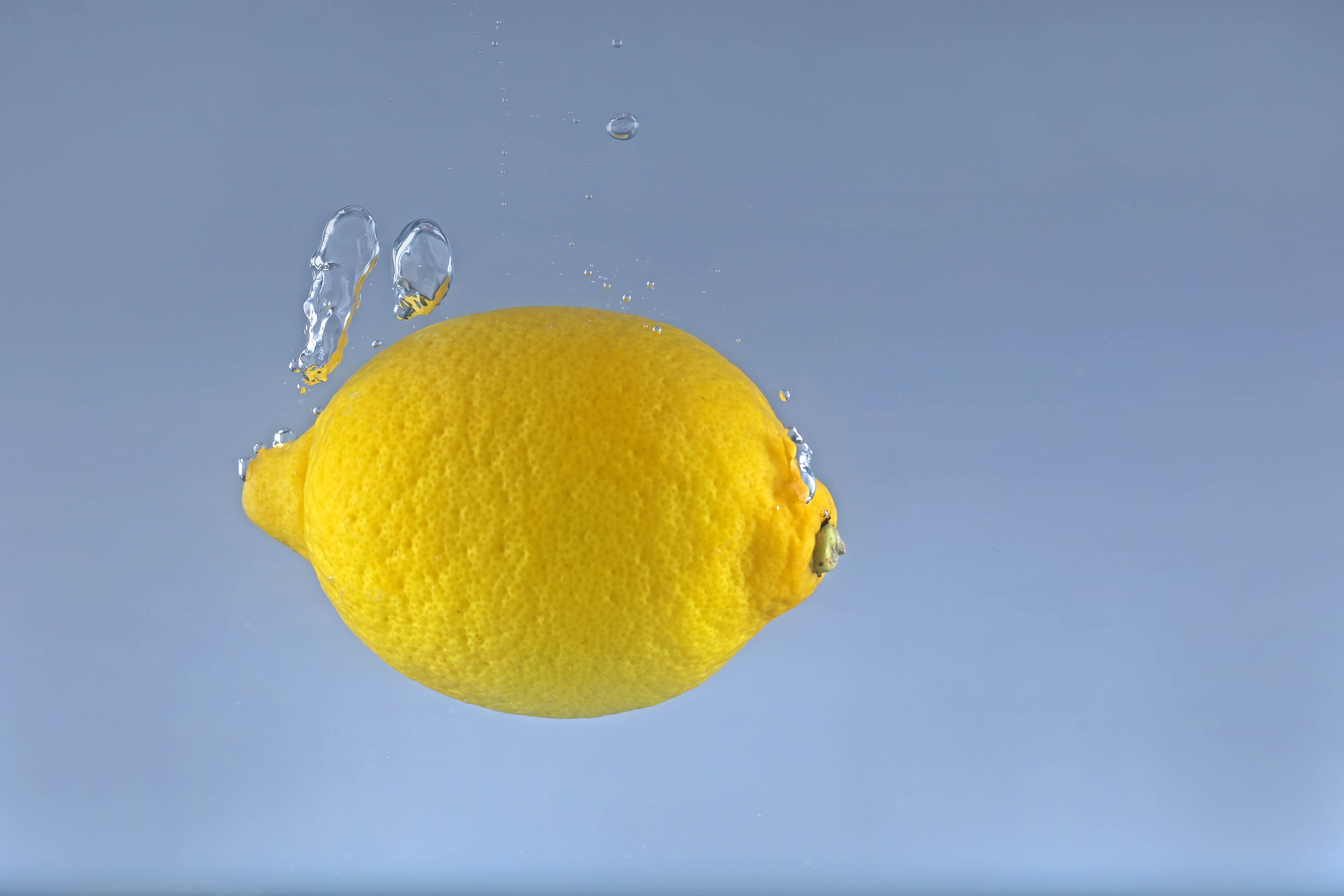 El limón es rico en antioxidantes y biocompuestos buenos para la salud.