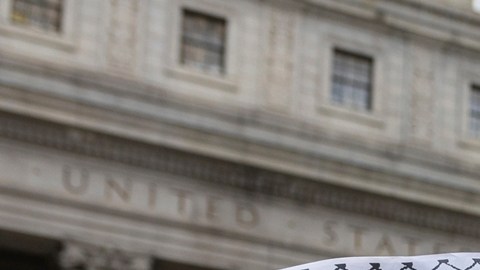 Juez ordena liberar bajo fianza a estudiante palestino detenido tras protestas contra la guerra en Gaza