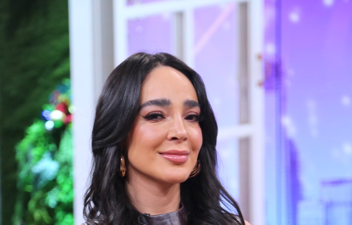 Captan apasionado beso de Caramelo y Manelyk en Premios Tu Música Urbano
