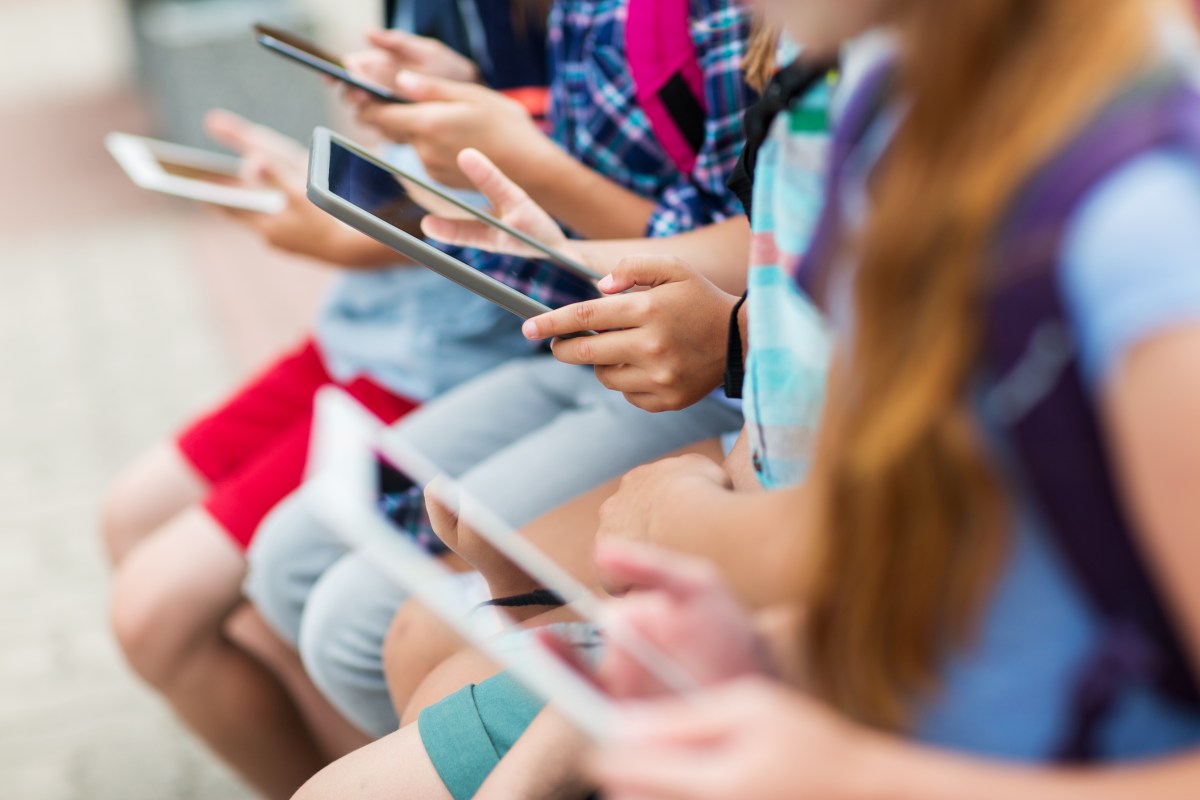 Niños en EE.UU. rompen barreras de aprendizaje con ayuda de tecnología educativa